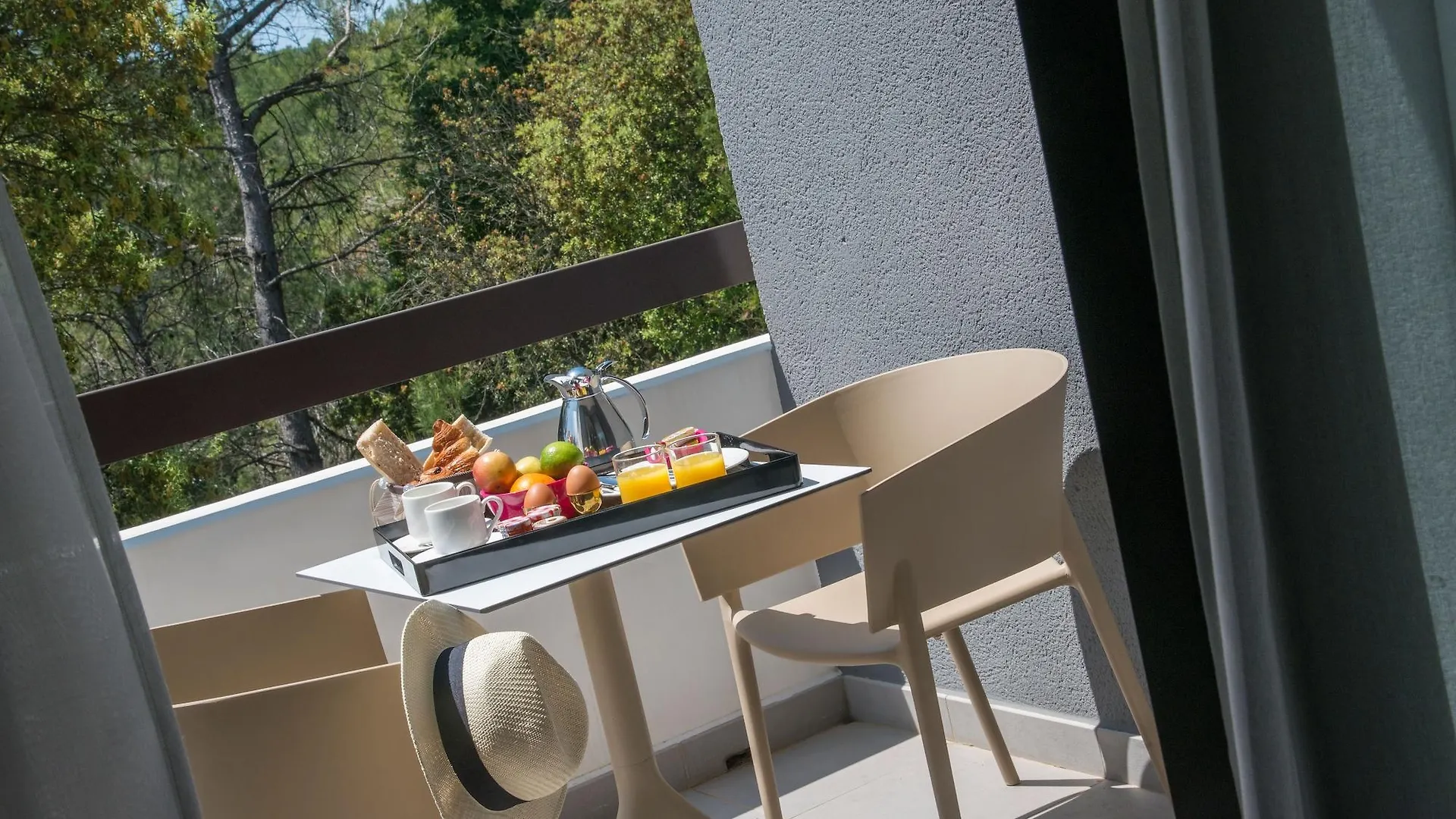 Mercure Barbaroux Golf And Spa La Celle  Hotel