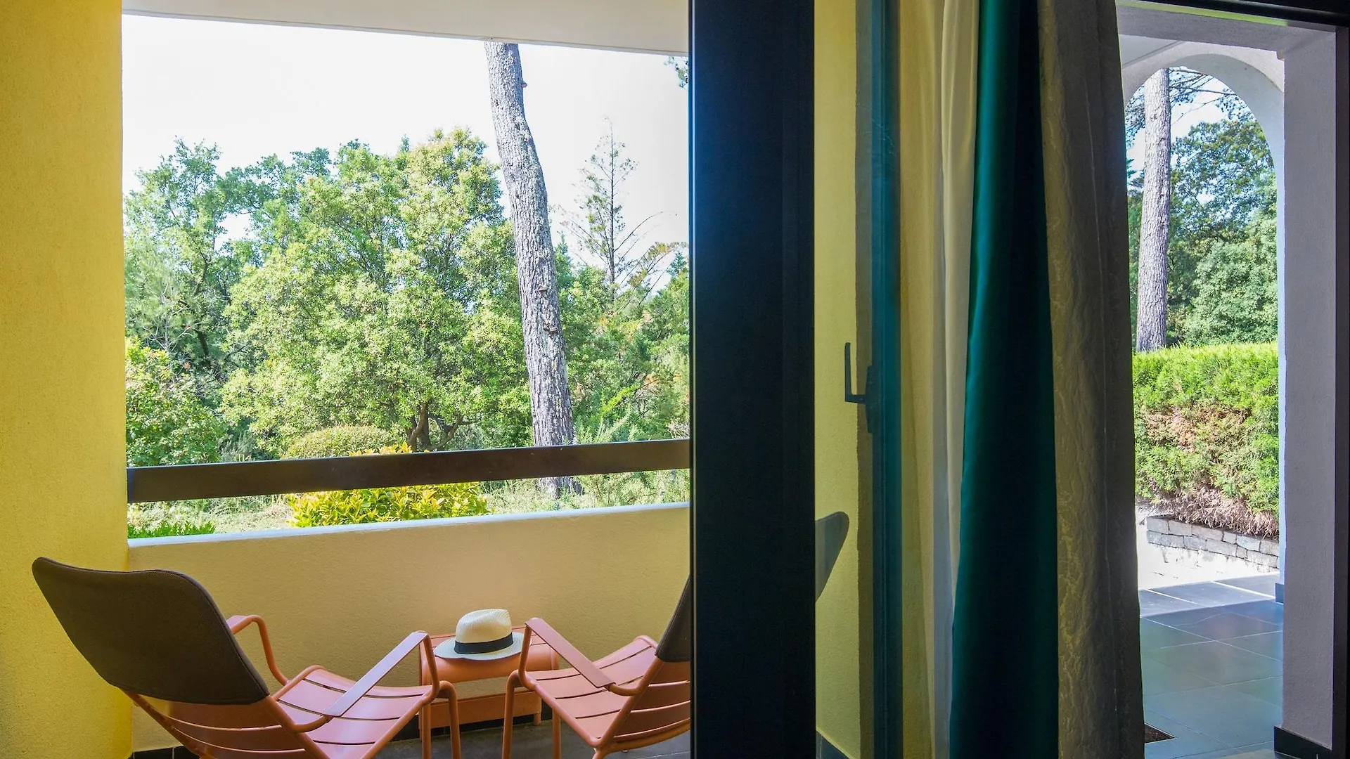 Hotel Mercure Barbaroux Golf And Spa La Celle