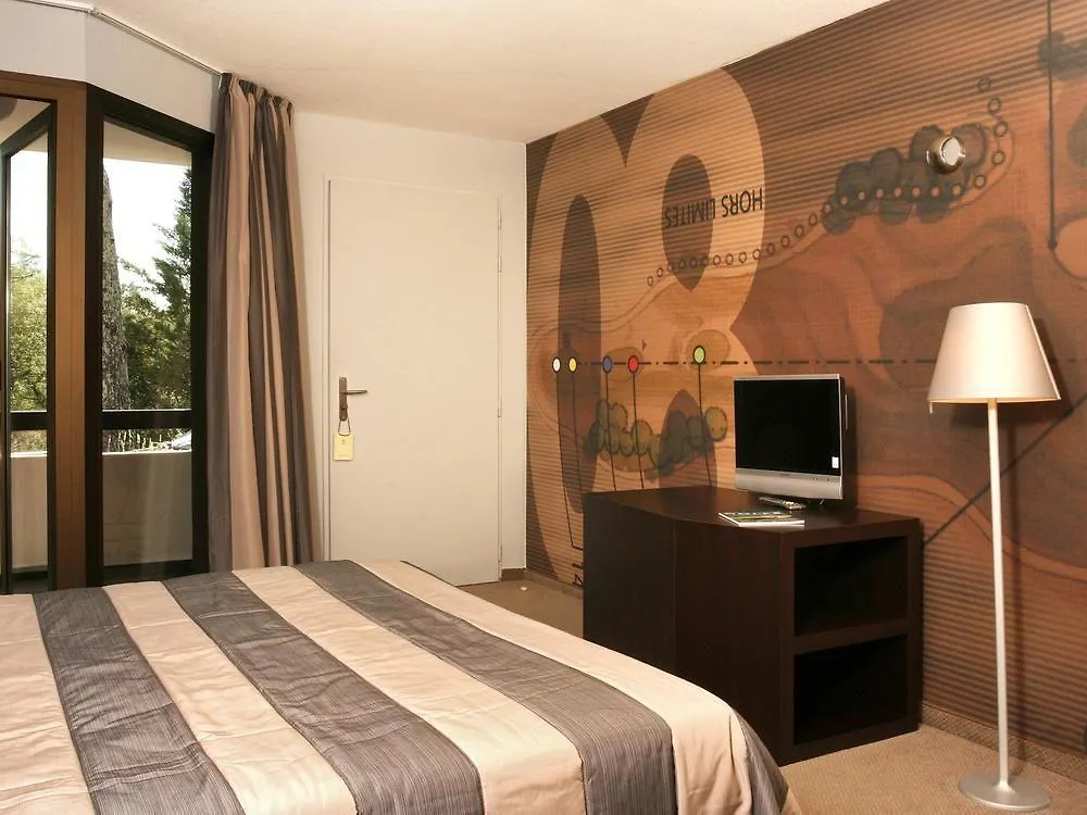 Mercure Barbaroux Golf And Spa La Celle  Hotel