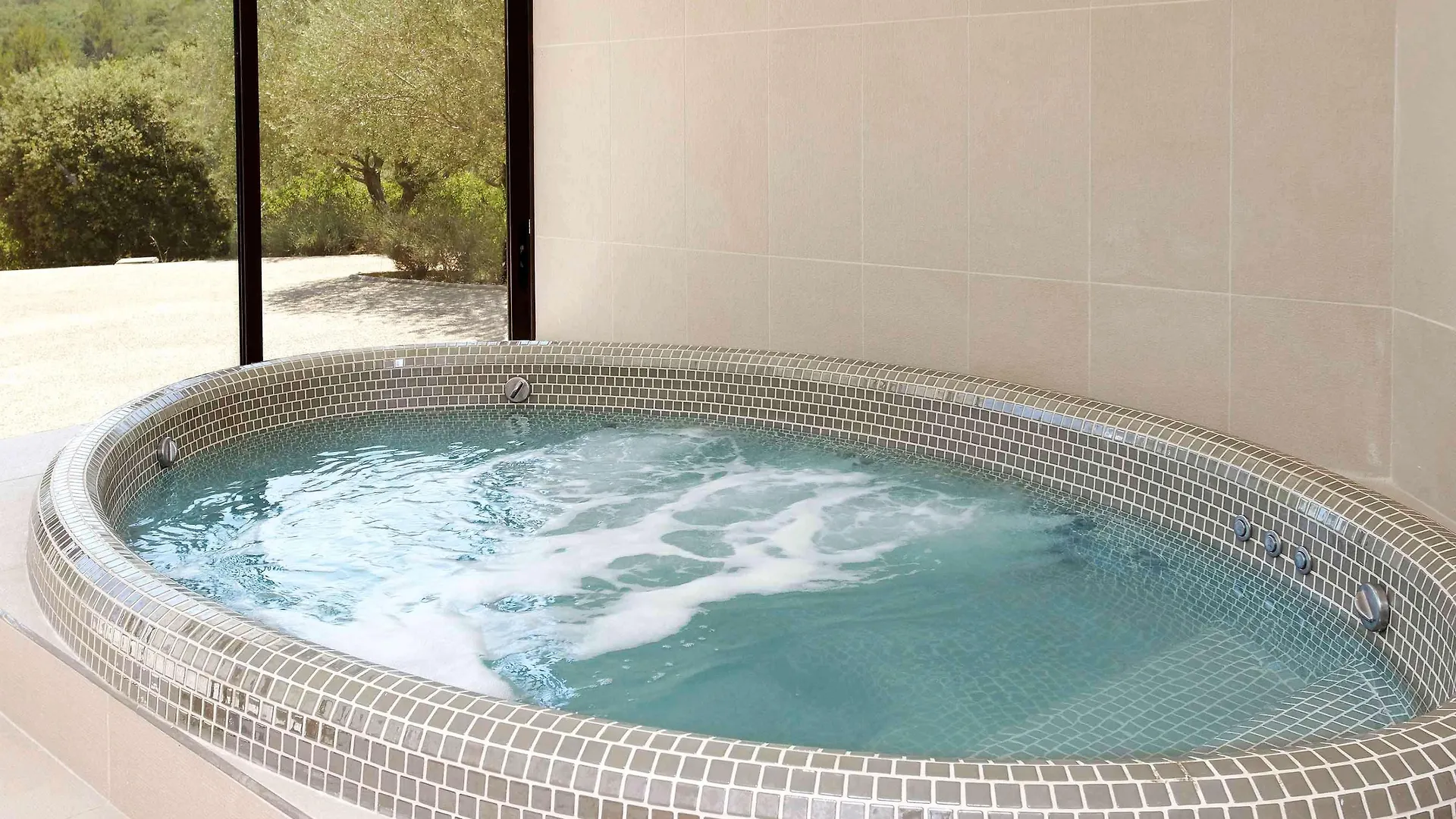 Mercure Barbaroux Golf And Spa La Celle  France